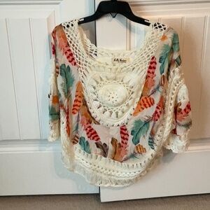 Loose-fitting feather print blouse